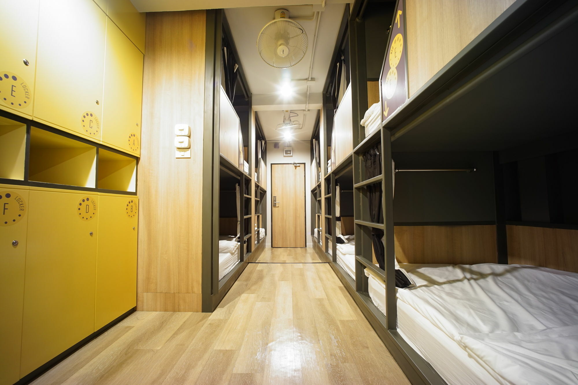 Brb Hostel Bangkok Silom Екстер'єр фото