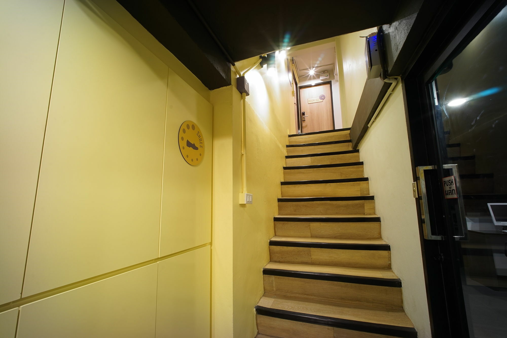Brb Hostel Bangkok Silom Екстер'єр фото