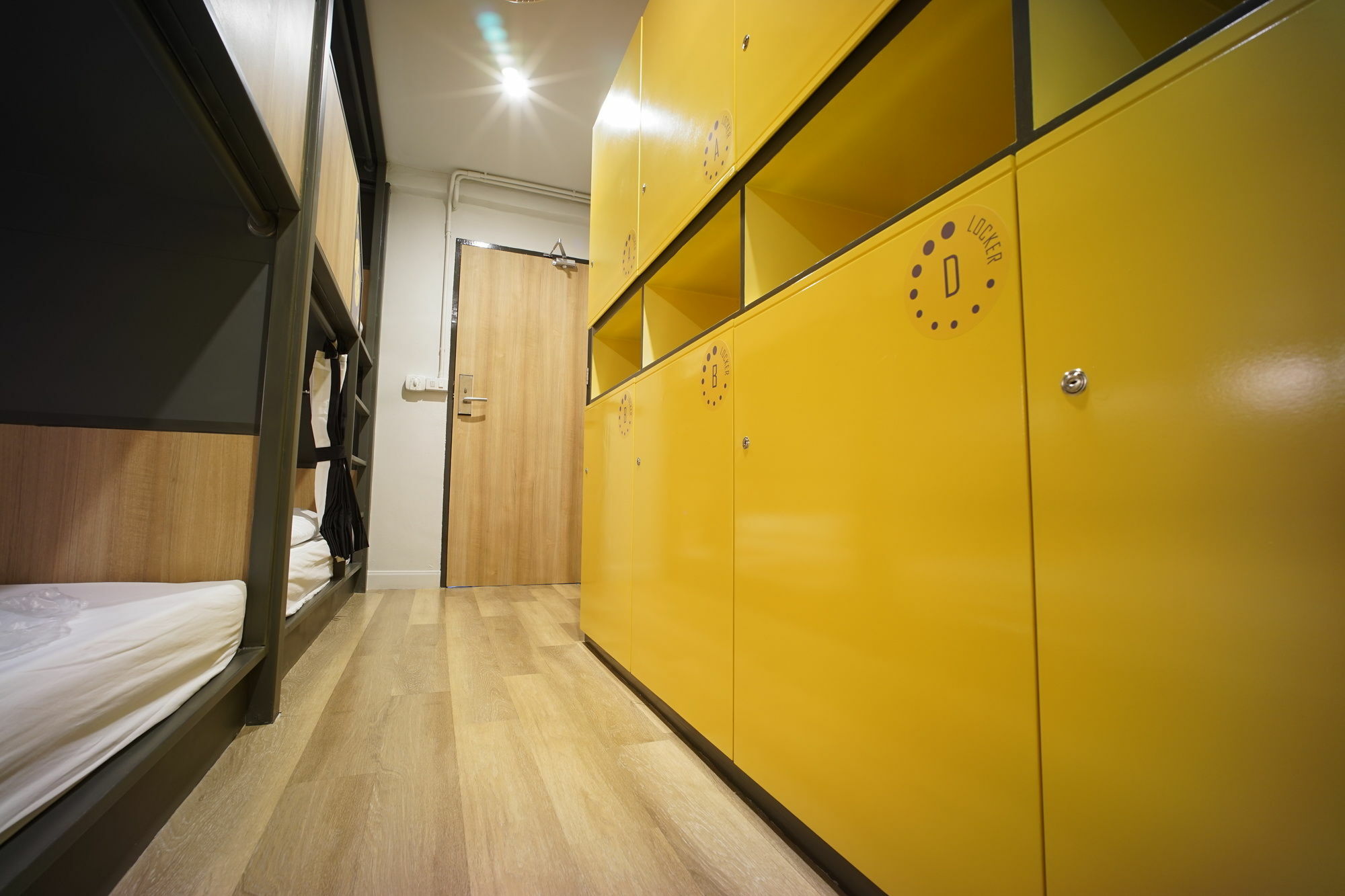 Brb Hostel Bangkok Silom Екстер'єр фото