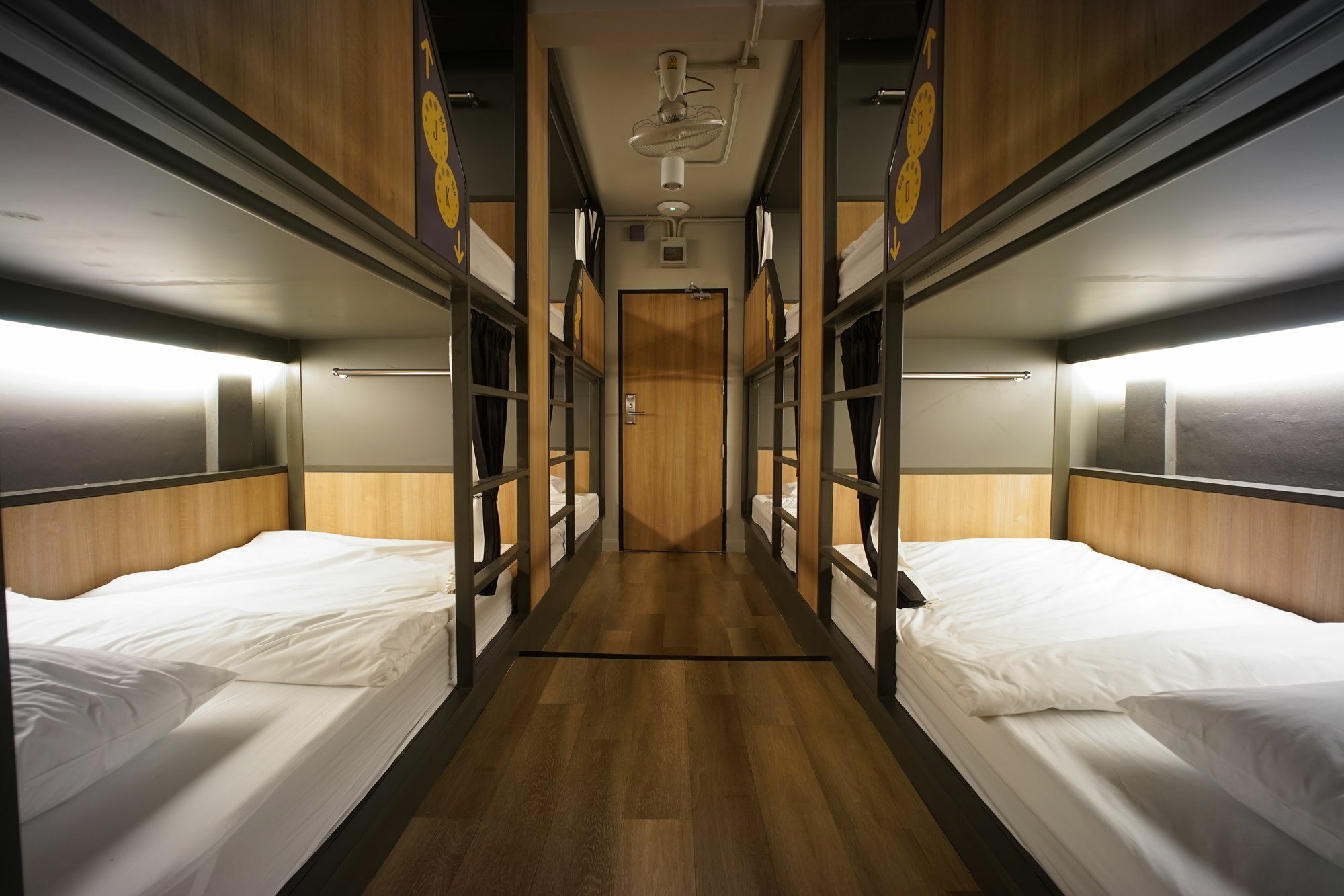 Brb Hostel Bangkok Silom Екстер'єр фото