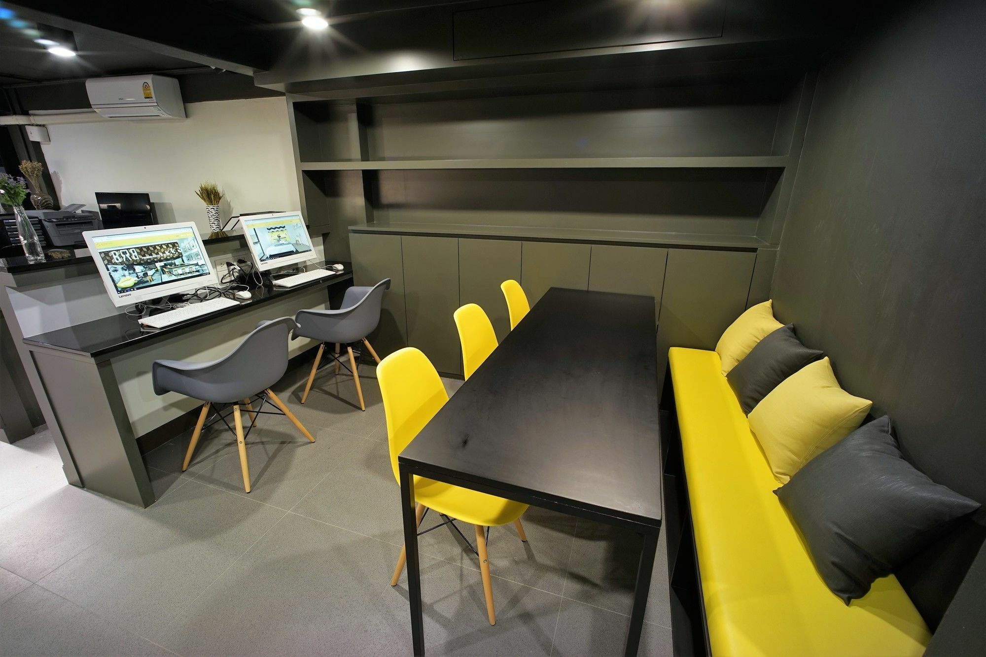 Brb Hostel Bangkok Silom Екстер'єр фото