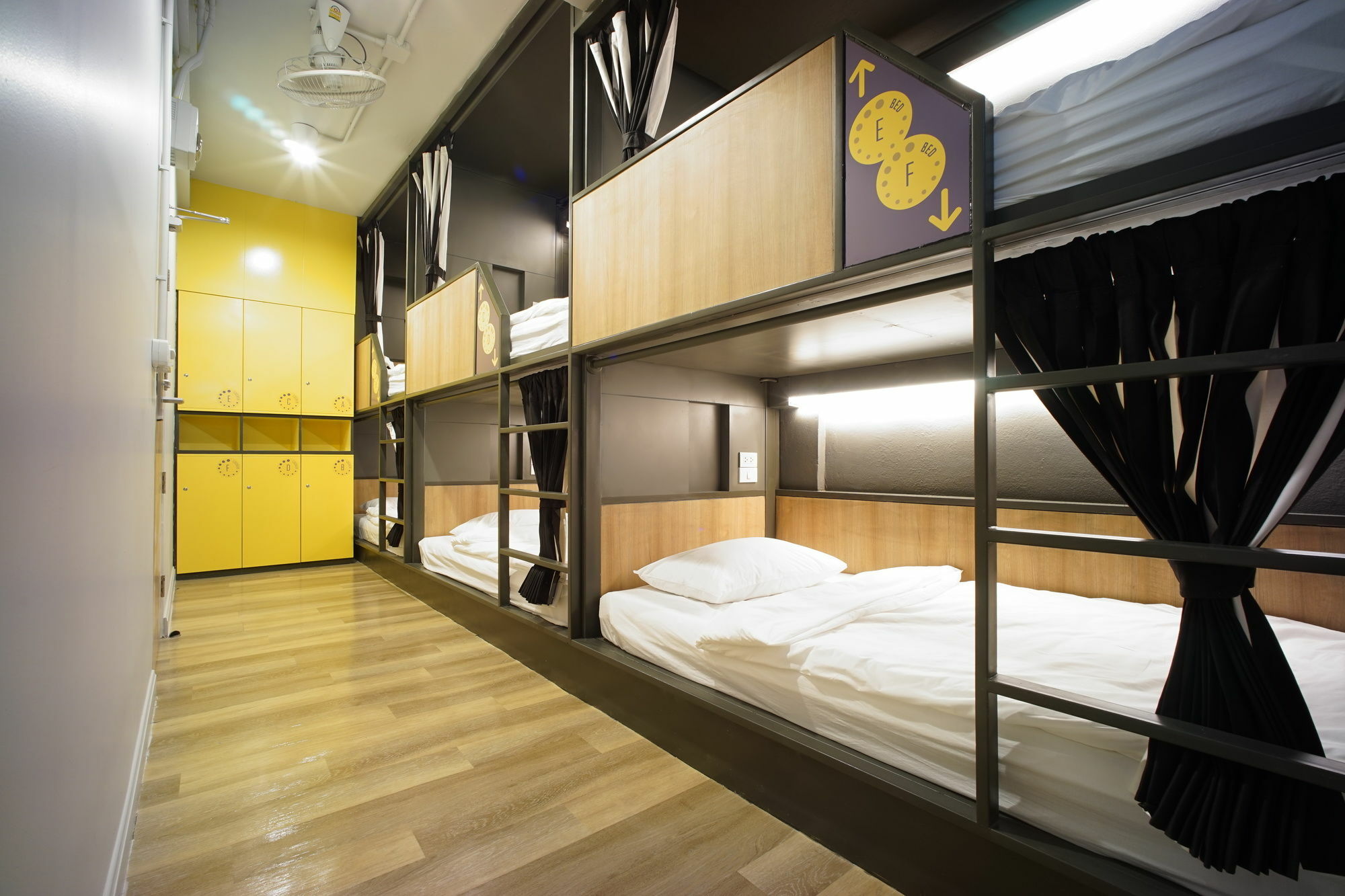 Brb Hostel Bangkok Silom Екстер'єр фото